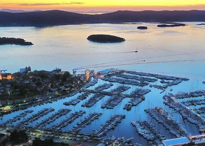 아파트 Centar Sare 비오그라드나모루